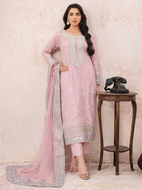 Elegant Light Pink Embellished Women’s Dress